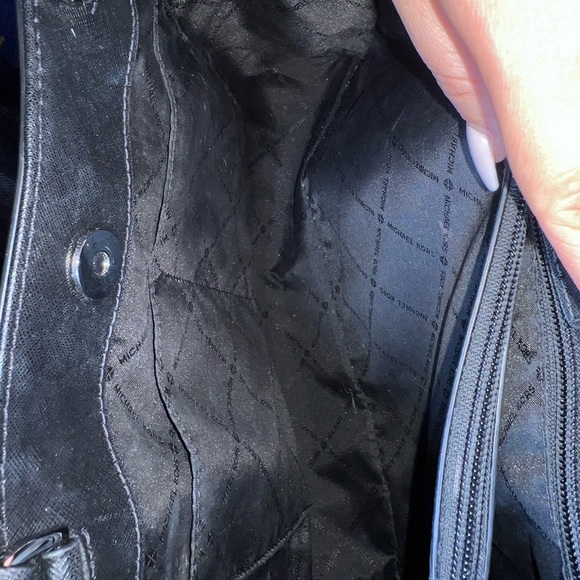 Black used Michael Kors Handbag 👜 - Picture 6 of 13